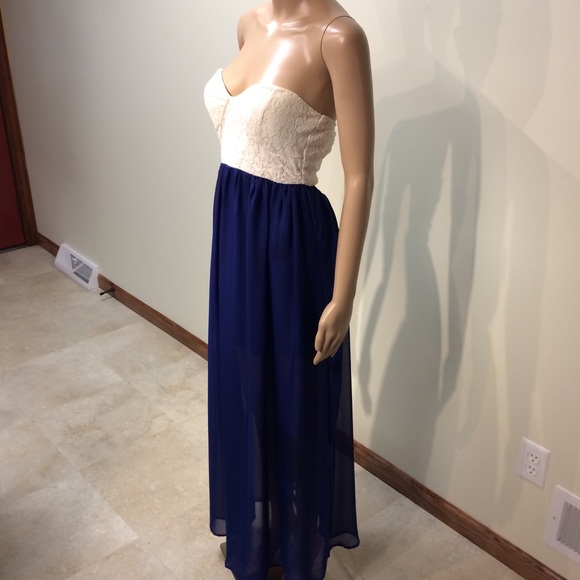 Maxi Dress with Sweetheart Neckline LAST CHANCE - Picture 2 of 6
